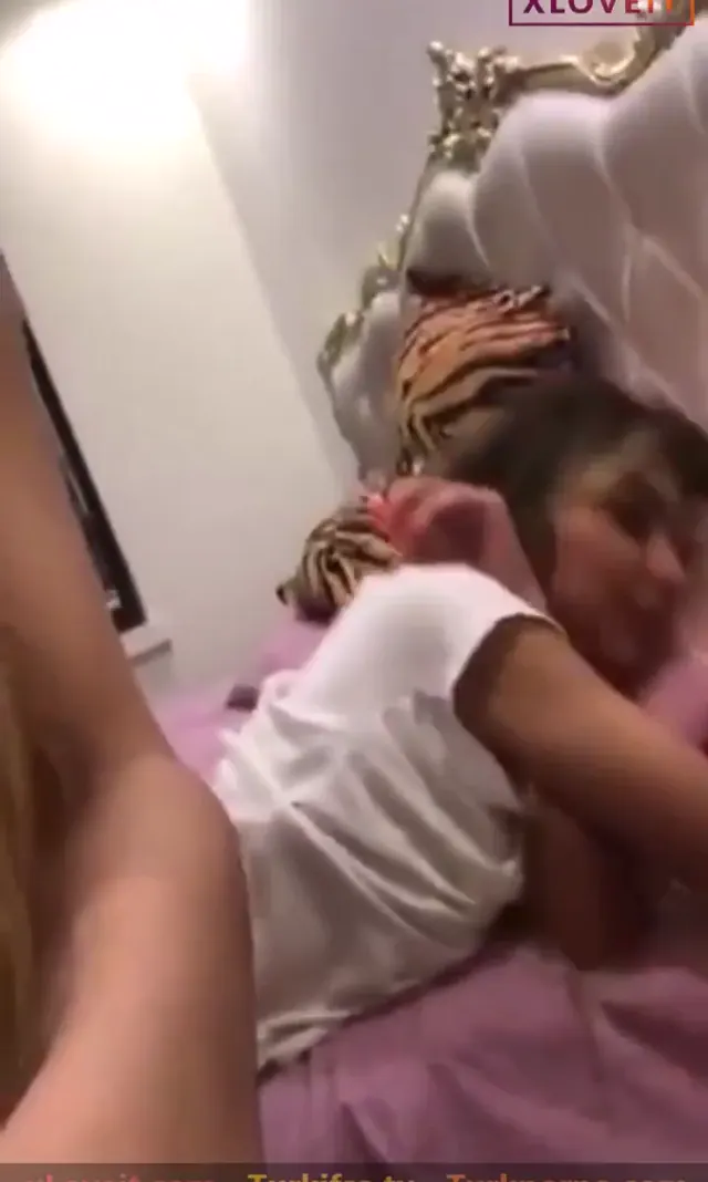 Naz Eleftheria ifşa Kaşar kızlardan nude yayın seyret — Canlı Yayınlar · sahne 3