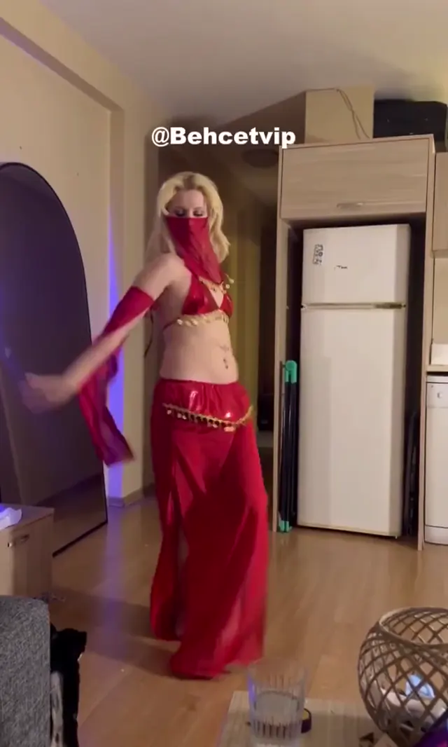 Nazenin ifşa Seksi hatun dansöz kostümüyle kıvırttı — Nazenin — Türk ifşa · sahne 1