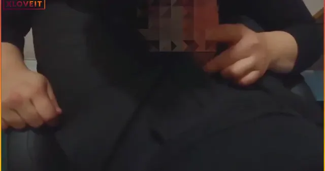 Ofiste evli sekretere sakso çektiriyor — Amatör Porno · sahne 2