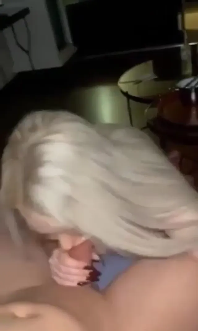 Parasını verip döve döve sikti — HelloDespina — Amatör Porno · sahne 1