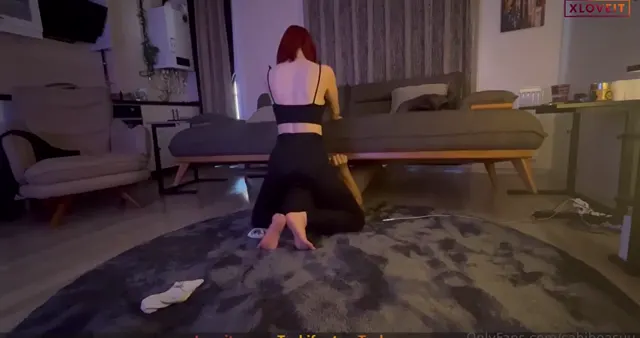 Sahibe Asu kölesinin ağzına tükürüp ayağını soktu — Sahibe Asu — Fetiş Porno · sahne 3