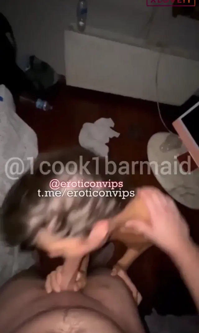Sakso Porno 1cook1barmaid çok profesyonel oral yaptı — 1Cook1Barmaid — Mobil Porno · sahne 1