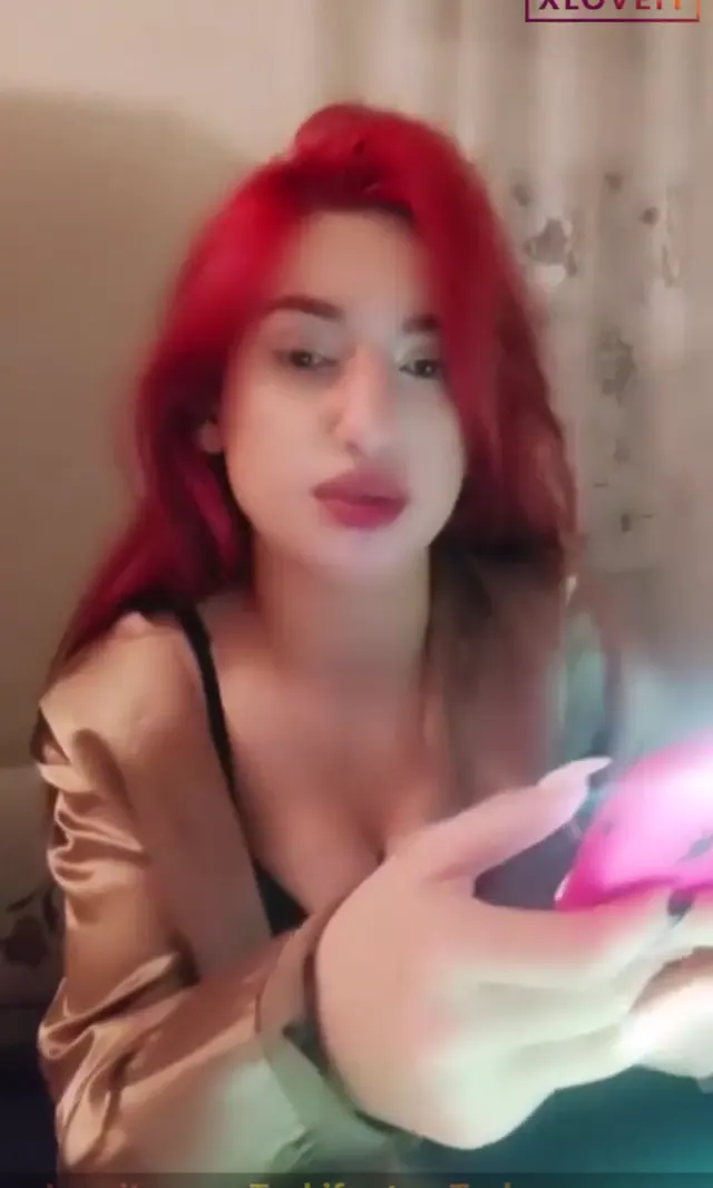 Sapla Sevilay — Sapla Sevilay ifşa Meme dekolteli yayın seyret · sahne 2