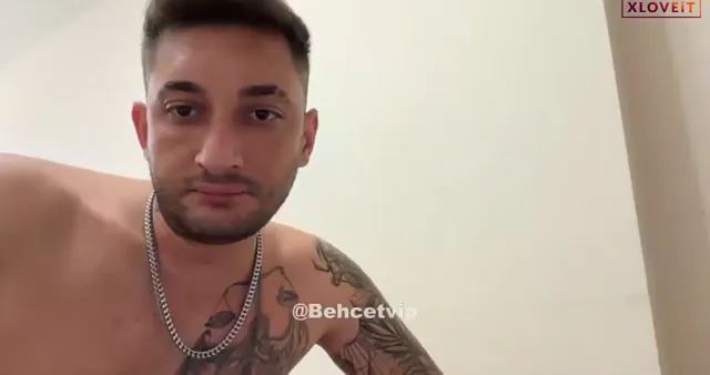 Sarsılmaz ifşa Ünlü pornocu elemandan canlı yayın — Sarsılmaz — Canlı Yayınlar · sahne 3