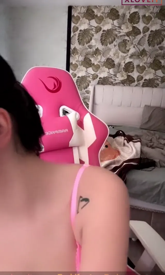 Sıla ifşa Pembe sütyen külot canlı yayında — Aşkolandın Sıla — Bedava Porno · sahne 3