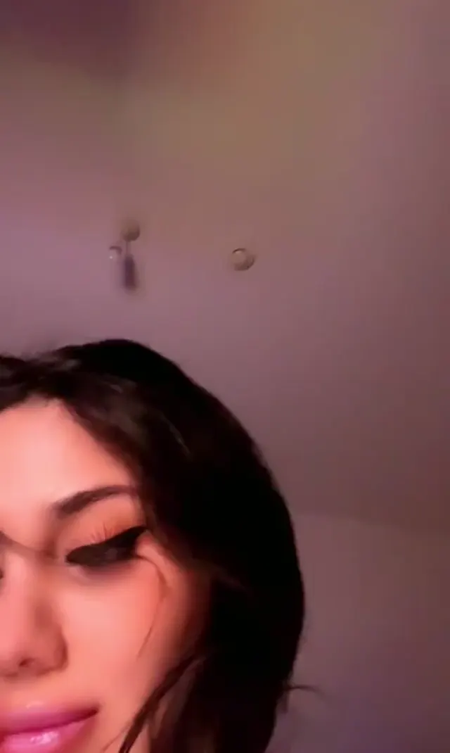 Tango Afrodit Esmer hatun sexy canlı yayın yaptı — Tango Afrodit — Canlı Yayınlar · sahne 3