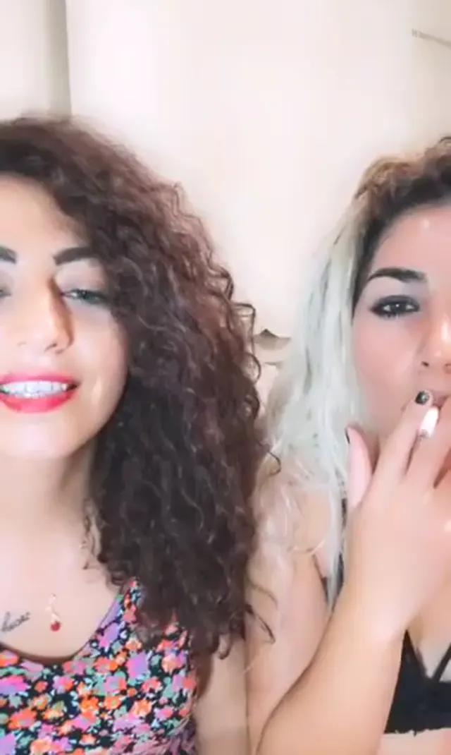 Tango Aslı ifşa Kıvırcık lezbiyen iş başında — Tango Aslı — Canlı Yayınlar · sahne 1