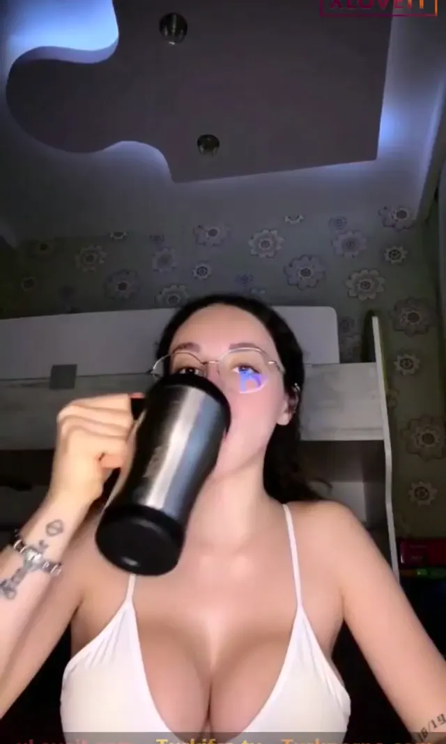 Ayla ifşa Beyaz iç çamaşırlı canlı yayın videosu — Tango Ayla — Canlı Yayınlar · sahne 2