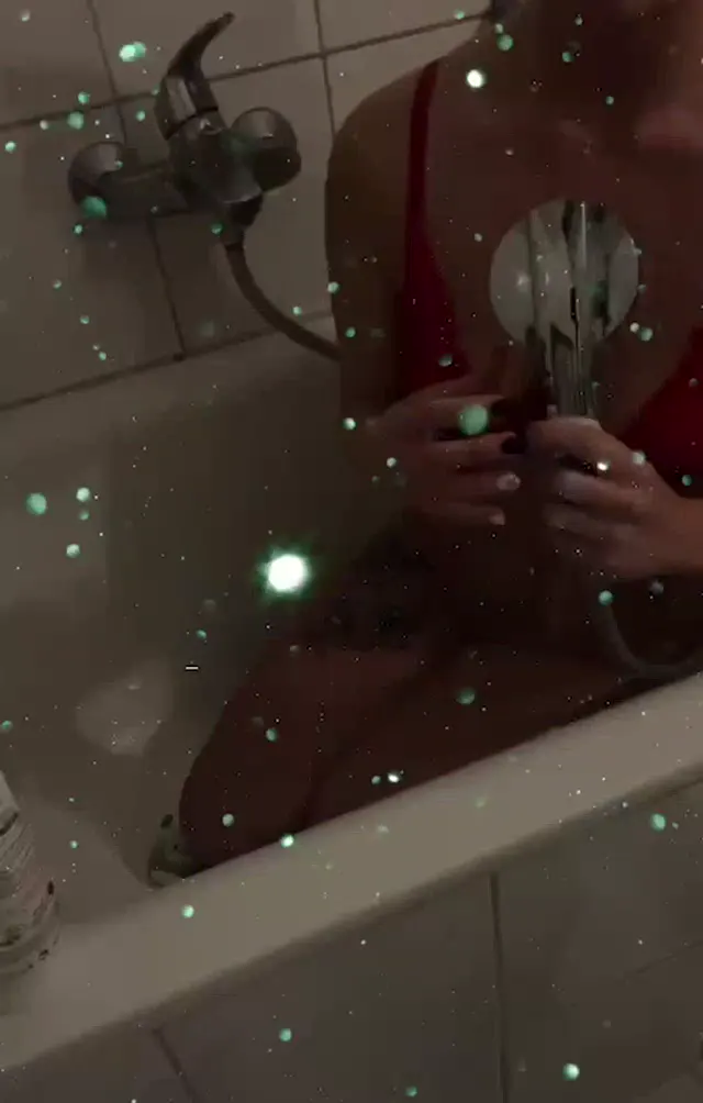 Tango Cansu ifşa Küvette köpüklenip yıkandı — Tango Cansu — Bedava Porno · sahne 3