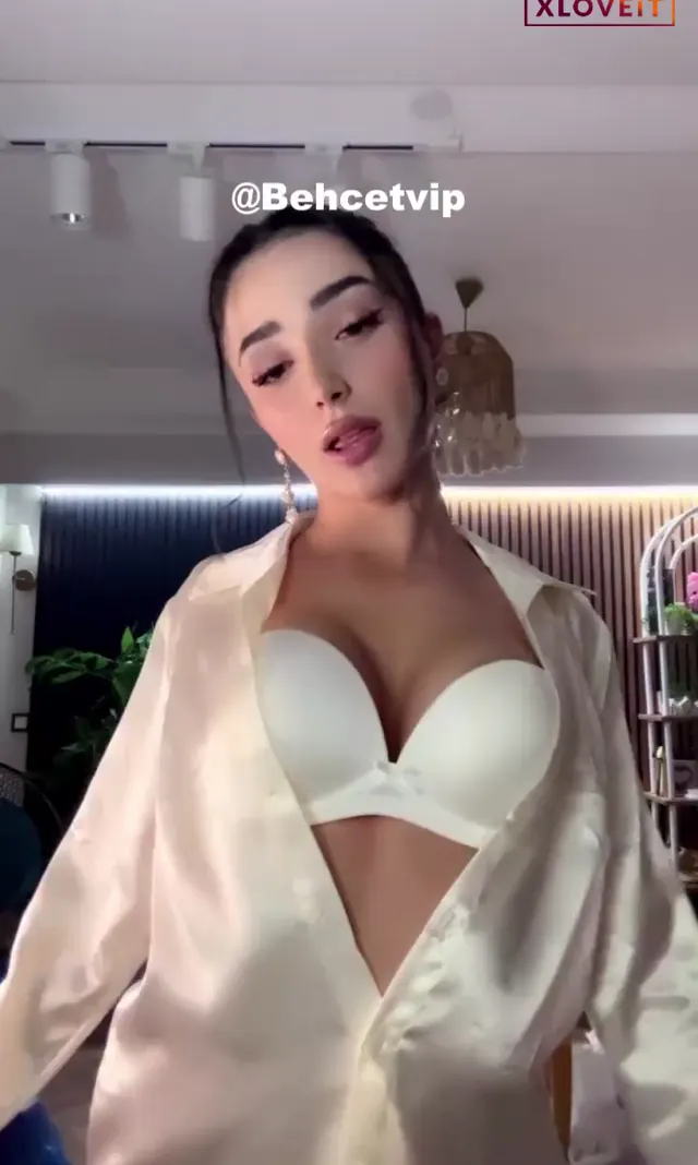Tango Derin ifşa Sexy piliçin yayınını seyret — Canlı Yayınlar · sahne 1