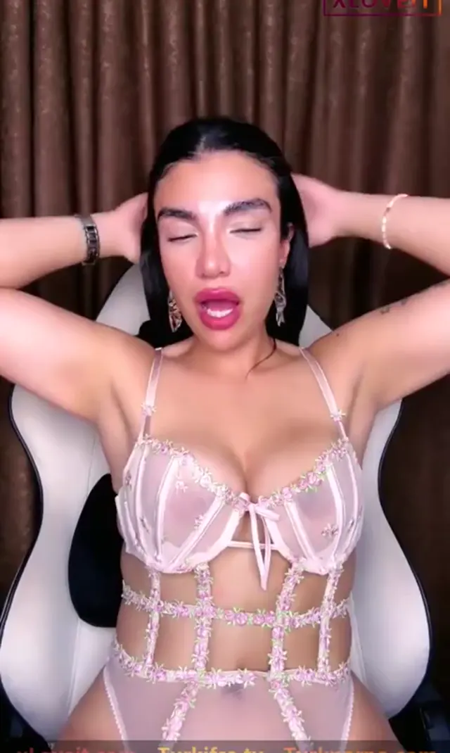 Tango Gamzelim — Tango Gamzelim ifşa Ateşli dövmeli seksi hatun · sahne 3