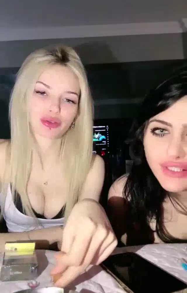 Tango Hande — Tango Hande ifşa Sarı çıtır kankasıyla canlı yayında · sahne 2