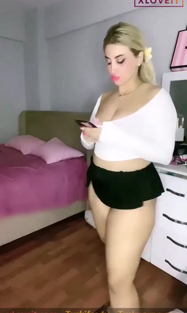 Tango Melis ifşa Büyük memeli minyon kızın canlı yayını — Tango Melis — Canlı Yayınlar · sahne 1