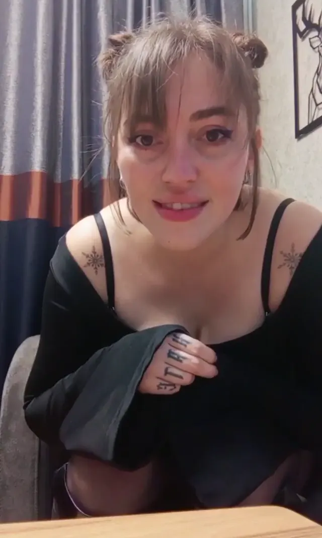 Tango Melodi ifşa Olgun hatun genç sevgilisiyle yayında — Tango Melodi — Canlı Yayınlar · sahne 3