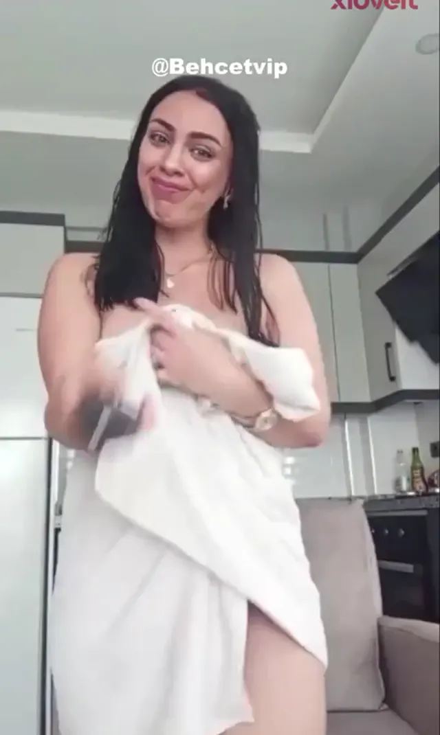 Tango Mokka ifşa Havluyu atınca güzellikleri gördük — Canlı Yayınlar · sahne 2