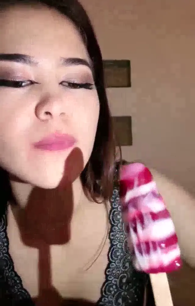 Tango nina ifşa Dondurmayı cazibeli yaladı — Tango Nina — Bedava Porno · sahne 1