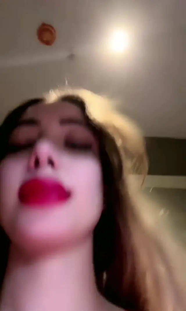 Tango Poine ifşa Kırmızı gecelikli full yayınını seyret — Tango Poine — Canlı Yayınlar · sahne 2