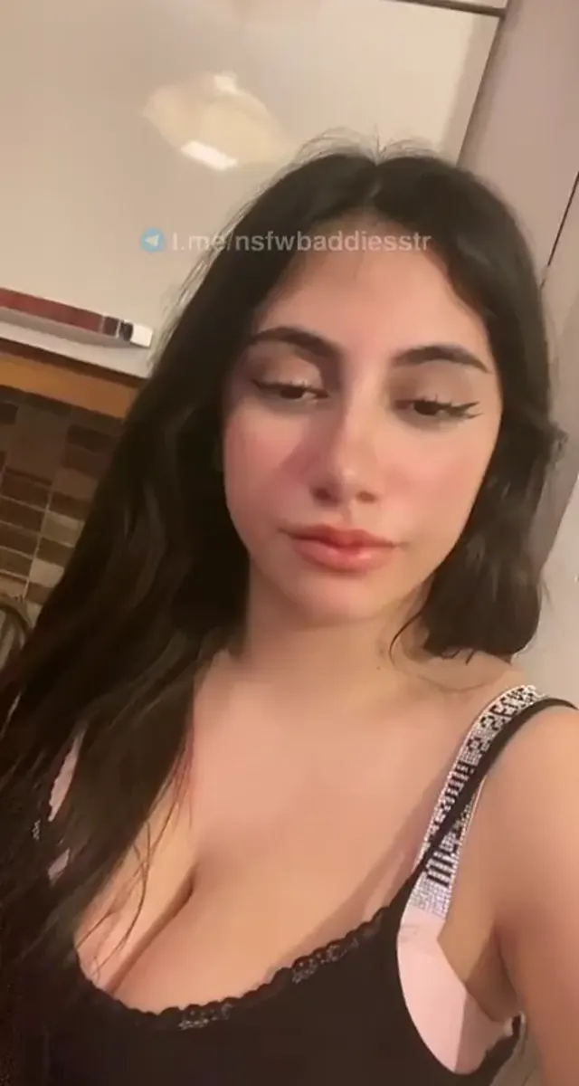 Aley — Tiktok Aley ifşa Kocaman memeleriyle yayında · sahne 2