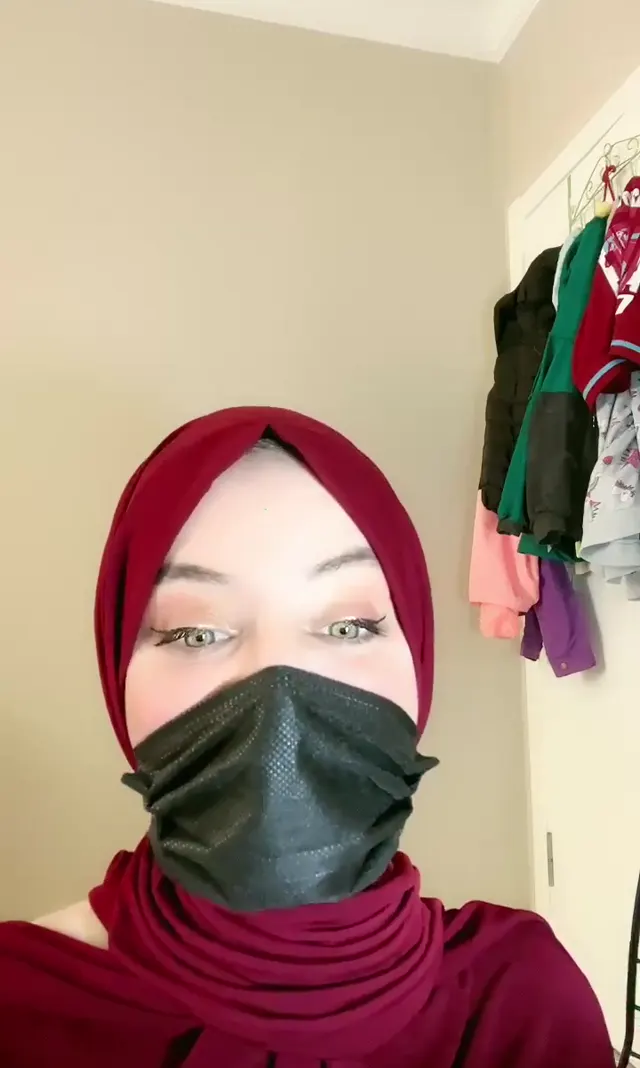Boncuk ifşa Beyaz dantelli çoraplarıyla kalça show yaptı — Türbanlı Boncuk — Canlı Yayınlar · sahne 3