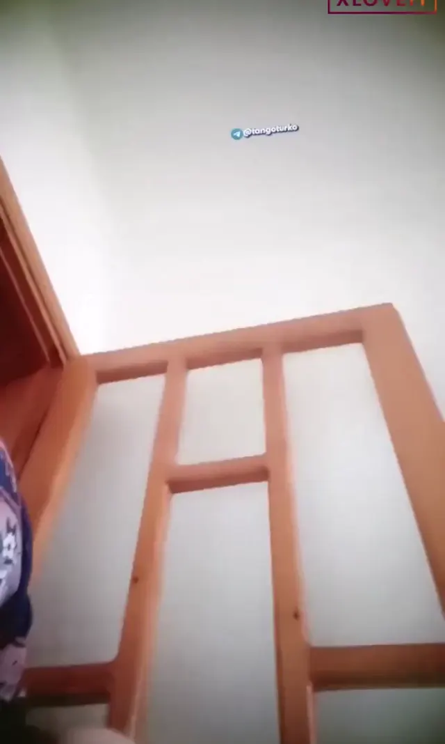 Türbanlı ifşa Eda evde kimse yokken amcık açtı — Türk ifşa · sahne 1
