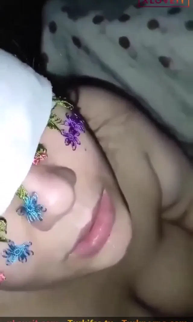 Türbanlı Porno Tülbentli hatunun ağzına akıttı — Amatör Porno · sahne 3