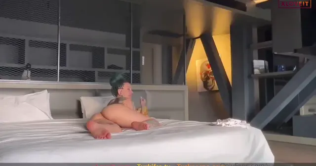 Yağmur Şimşek ifşa nude Cips yiyip TV izledi — Yağmur Şimşek — Türk ifşa · sahne 3