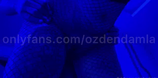 Türk Porno Damla özden müşterisinin mavi ışıklı odasında sakso çekip sikişti — Damla Özden — Mobil Porno · sahne 3