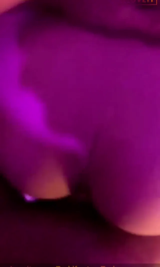 Türk Sikiş Edoşş amcığını elletip inleyerek siktirdi — Amatör Porno · sahne 3