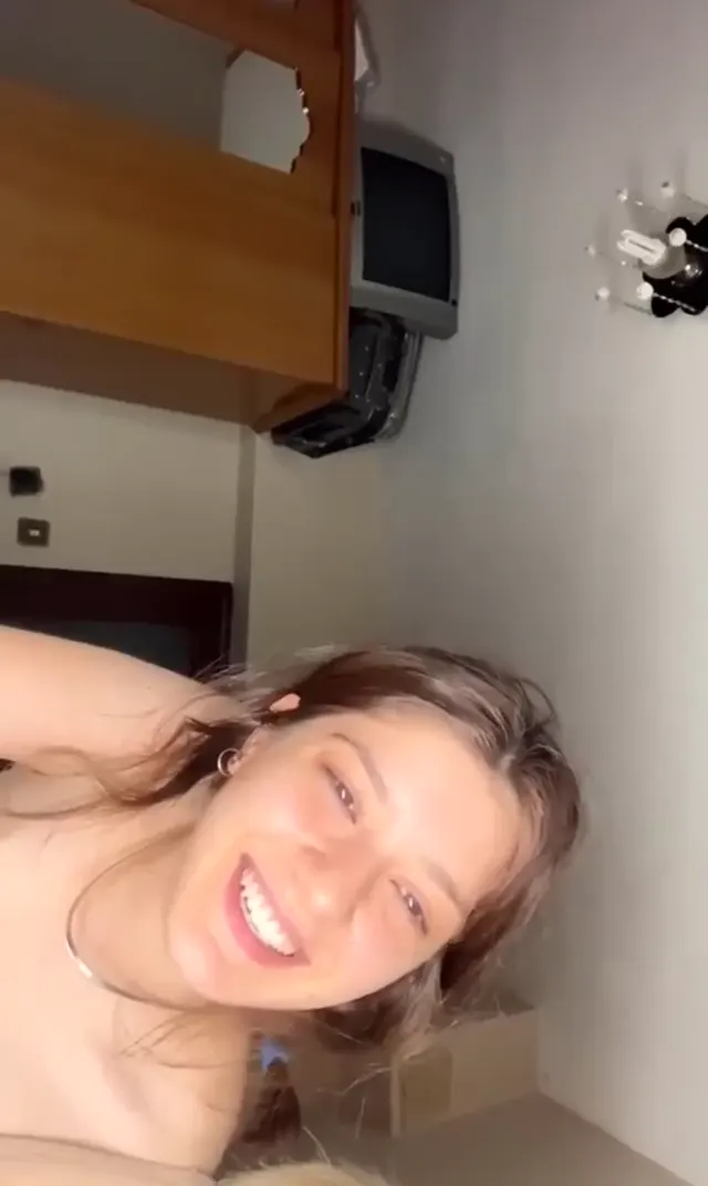 Üniversiteli Gençlerden oral sex — Amatör Porno · sahne 1