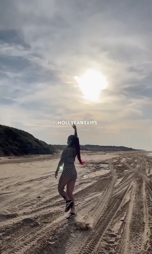 Yağmur Şimşek ifşa Plajda arazi aracıyla nude video çekti — Yağmur Şimşek — Türk ifşa · sahne 1