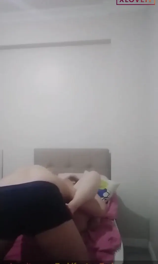 Yaşlı Porno Kleo zevkle amcığını yalattı — Amatör Porno · sahne 3