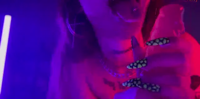 Yeahmur ifşa Senin yarrağına 31 çeker gibi sıvazladı — Yeahmur — Bedava Porno · sahne 2