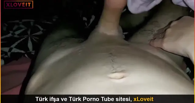 Yiyeceği yarrağı kıvama getiriyor — Amatör Porno · sahne 3