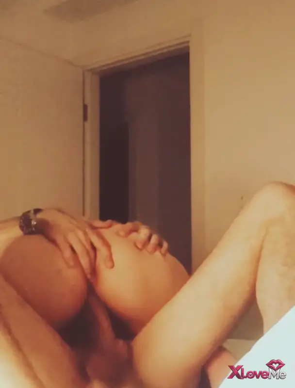 Bedava İfşa — Bedava Porno Milf hatunu kucakta doyurdu