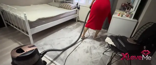Fatma ile Her Telden ifşa Kırmızılar içerisinde oda süpürdü — Fatma ile Her Telden