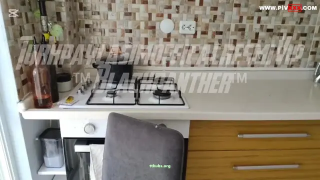 Göksu Düldül dar taytın içinde tüm çizgileri belli oluyor, frikik dolu videosu. — Göksu Düldül