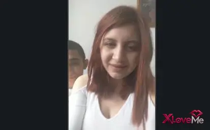Türk İfşa HD — Kardeşine memelerini elletiyor Türk