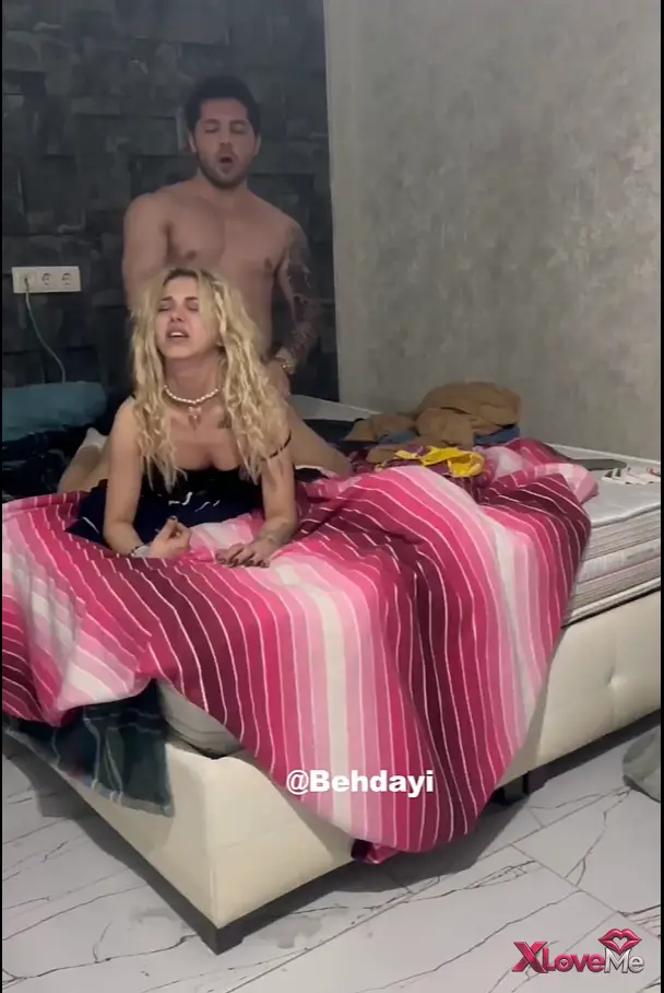 Rokettube — Linasu Özgen Porno Yatağında uzanırken sikildi — Lina Su Özgen