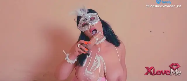 Masked Woman ifşa Türk Fansly hatunu kremalı video çekti — Masked Woman
