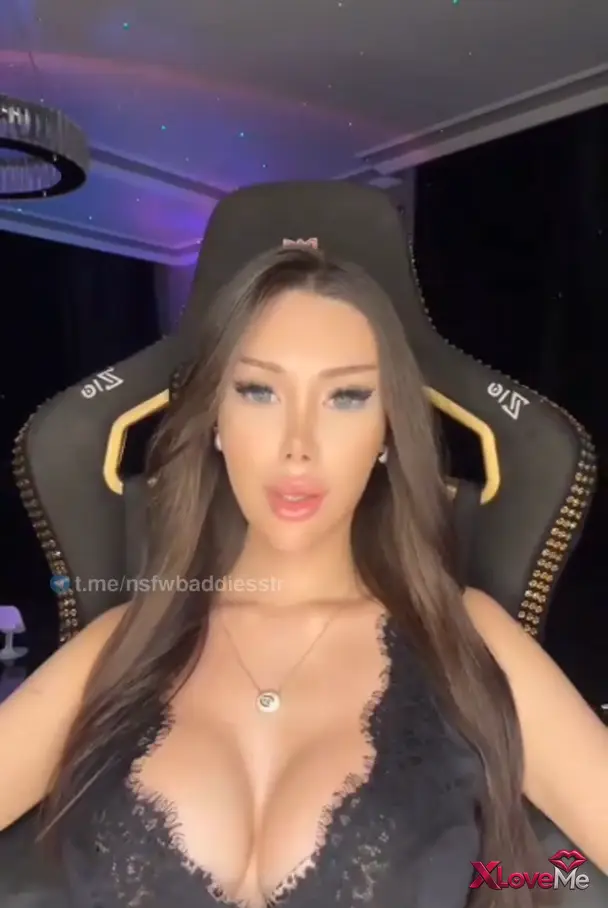 Mico Nur ifşa Büyük göğüslü kızın uzun yayını