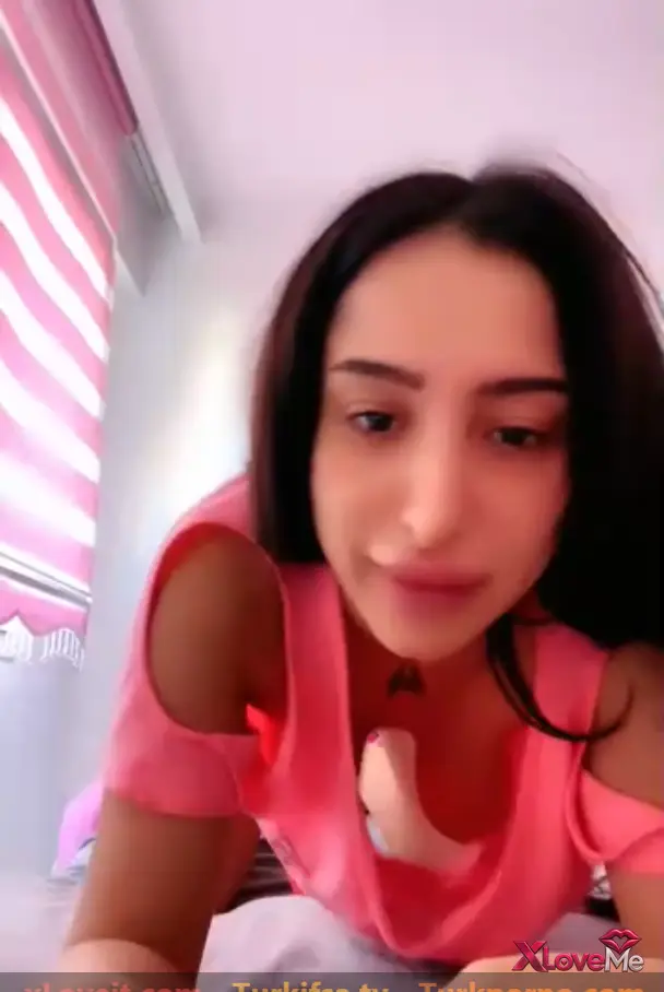 Arkadan — Pabirli ifşa Memelerini göstermek için bolca domaldı — Tango Pabirli