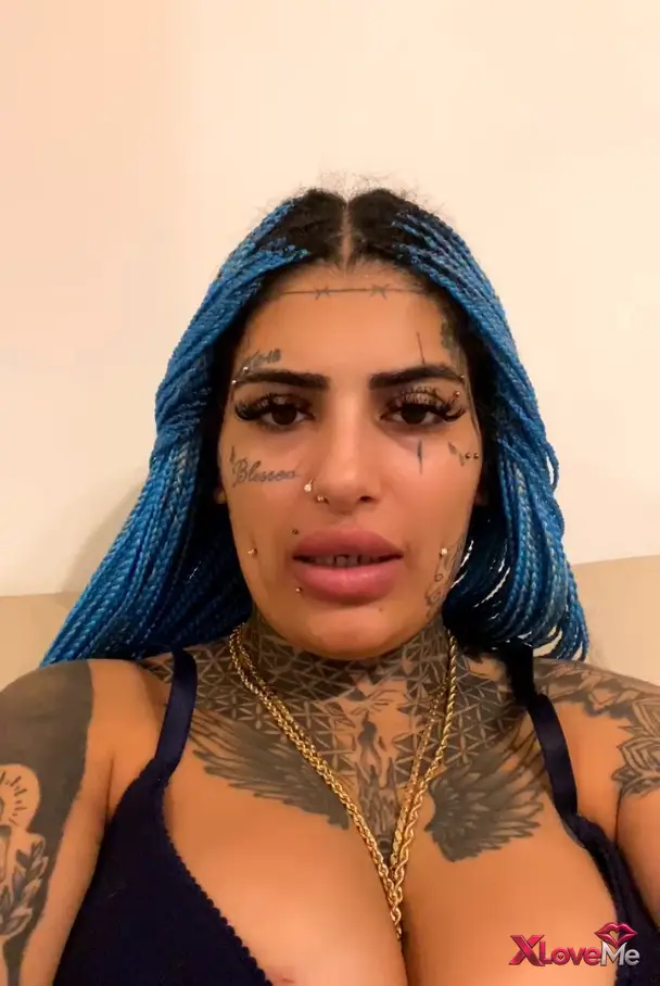 Raperin Porno — Raperin Yılmaz ifşa Meme dekolteli yayın yaptı — Raperin Yılmaz