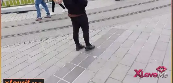 Taksimde para teklif edip kızı götürdü