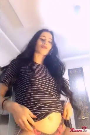 Ateşli Porno — Tango Bal Kız ifşa Etli kabarmış amcığını ovaladı