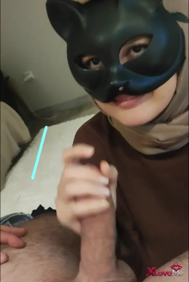 Türbanlı Porno Cardel kapalı ev hanımının ağzına boşaldı — Cardel