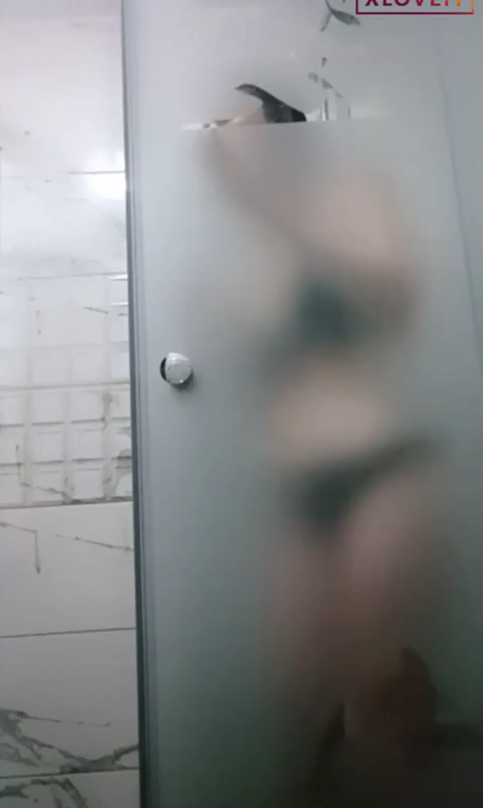Genç Seks filmi Aylinn duşta sakso çekip siktirdi — Mobil Porno