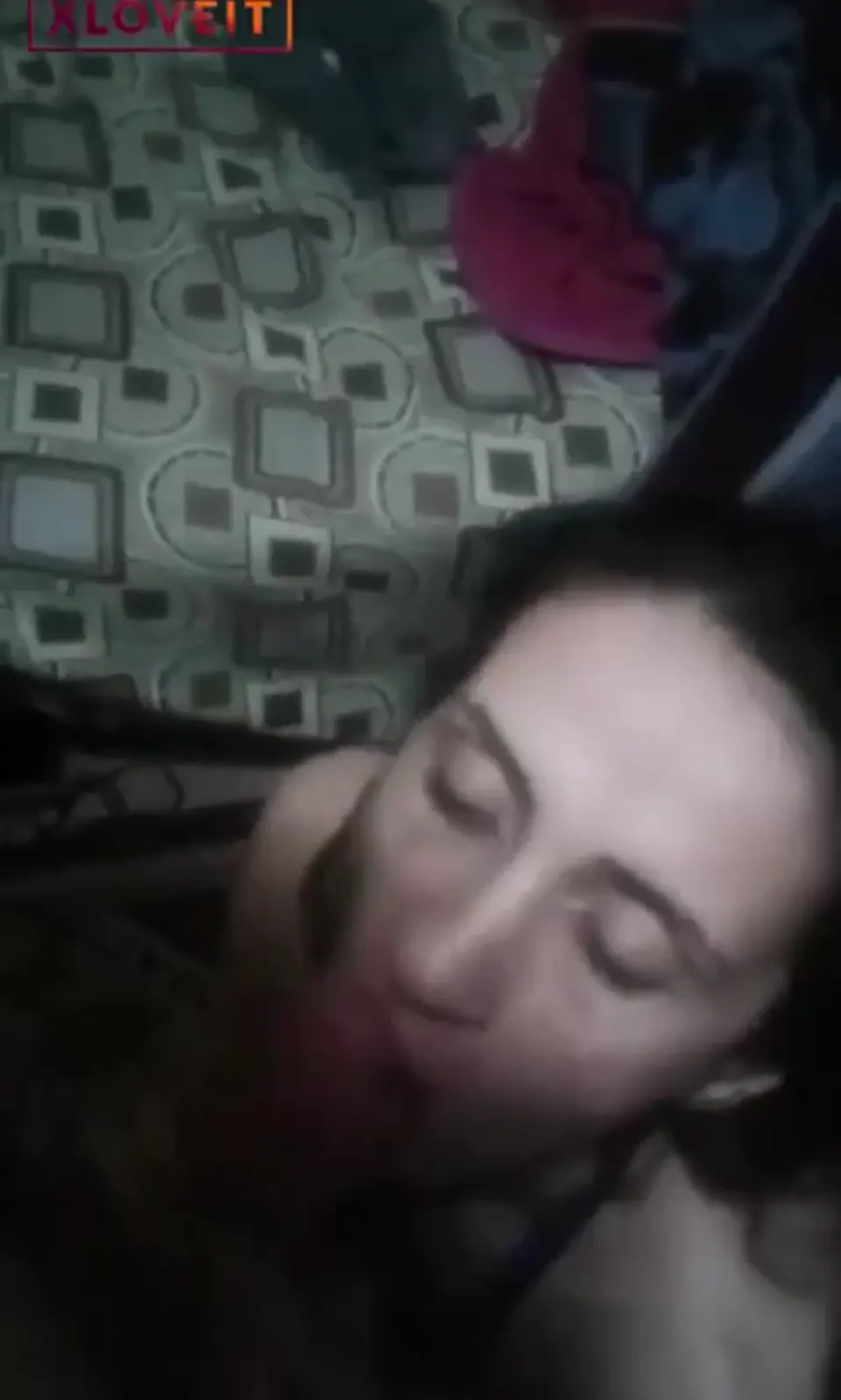 Mahallenin müptezeline sakso çektirip sikiyor — Amatör Porno